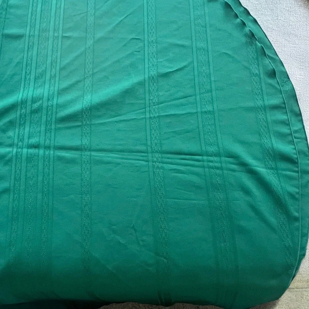 Emerald Green Round Tablecloth 70 Inch Jacquard Geometric Stripe Dining Decor